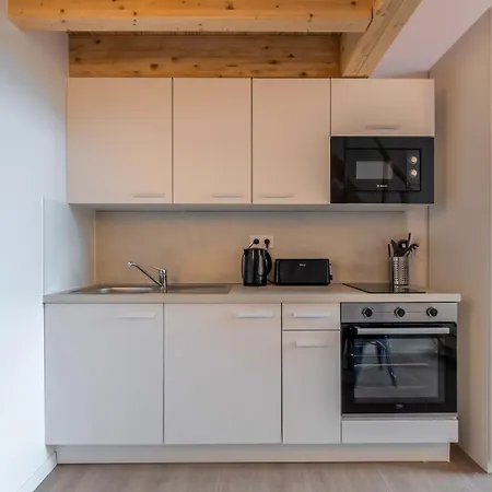 For Two People On The Mezzanine Daire *