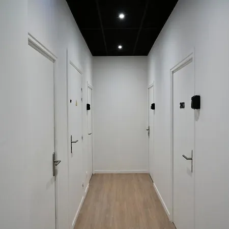 For Two People On The Mezzanine Daire *